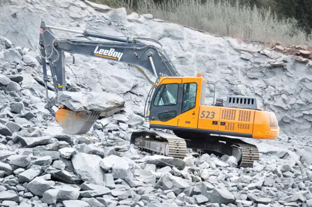 desi-machines-leeboy-excaavtor-523-featured