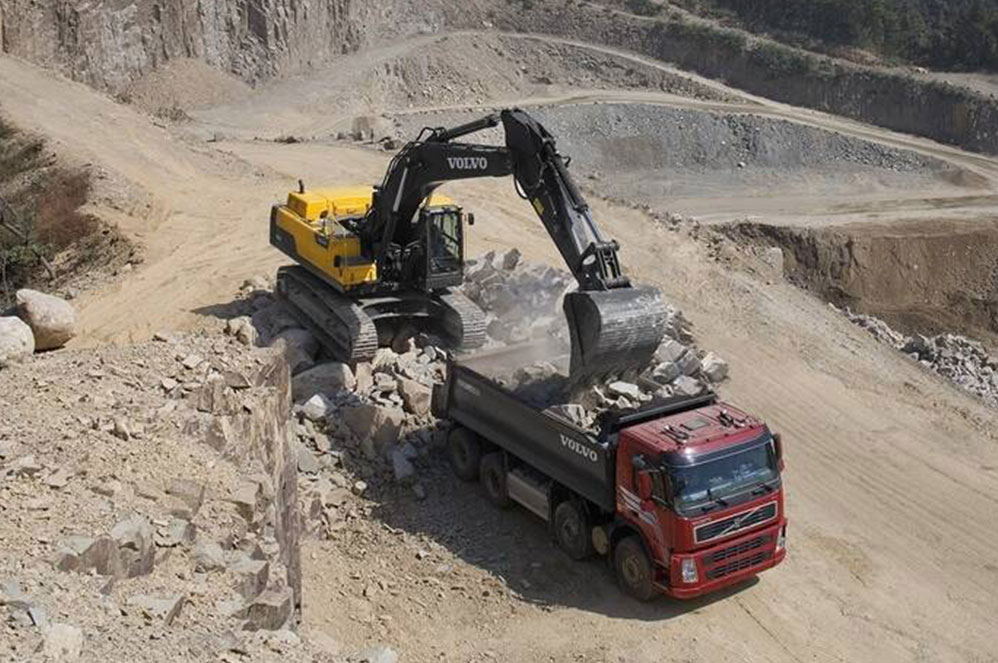 desi-machines-volvo-excavator-ec380d-3