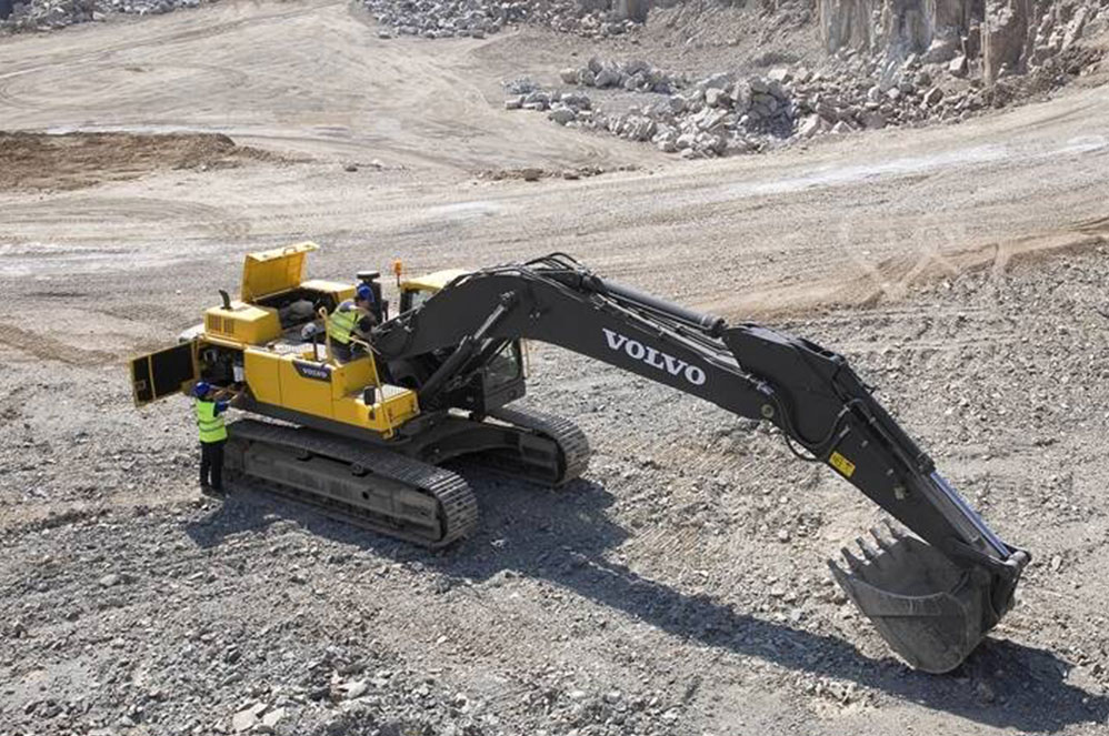 desi-machines-volvo-excavator-ec380d-4