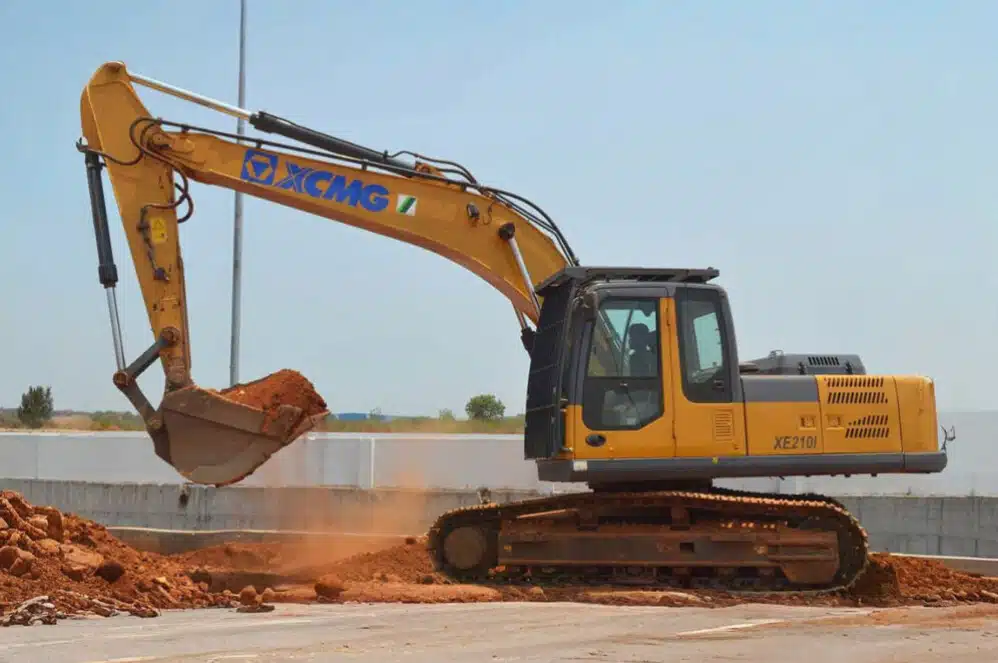 desi-machines-xcmg-excavator-xe210i-featured