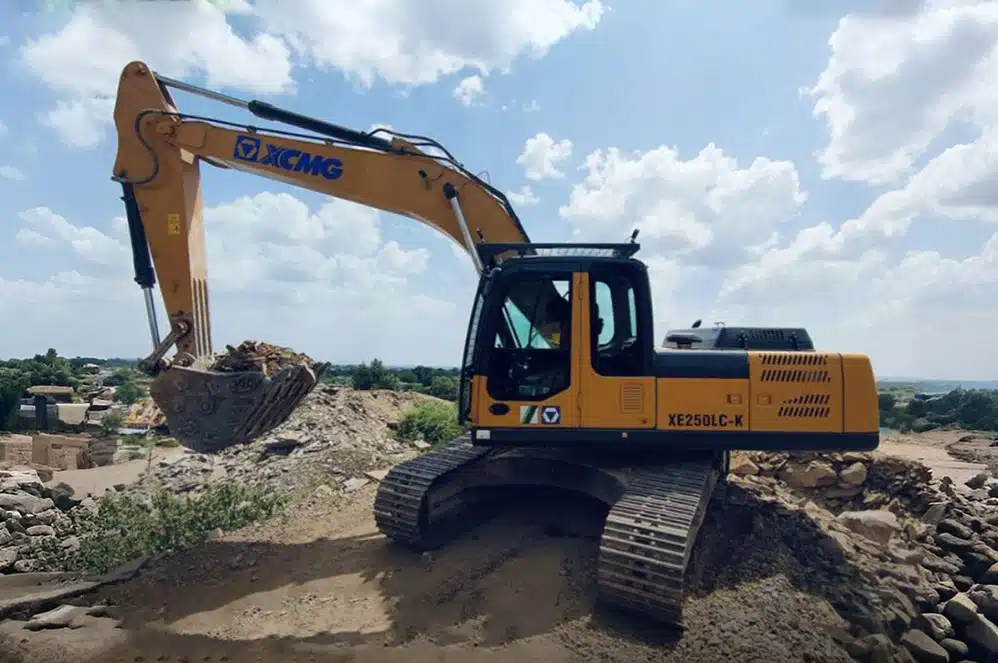 desi-machines-xcmg-excavator-xe250lc-k-featured