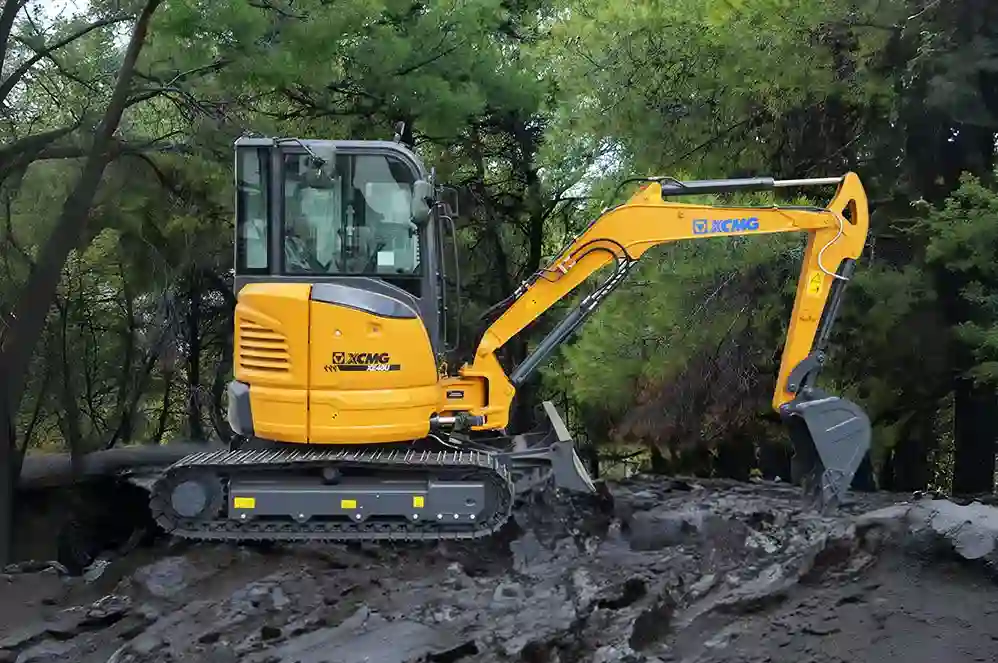 desi-machines-xcmg-excavator-xe40u-featured.jpg (1)