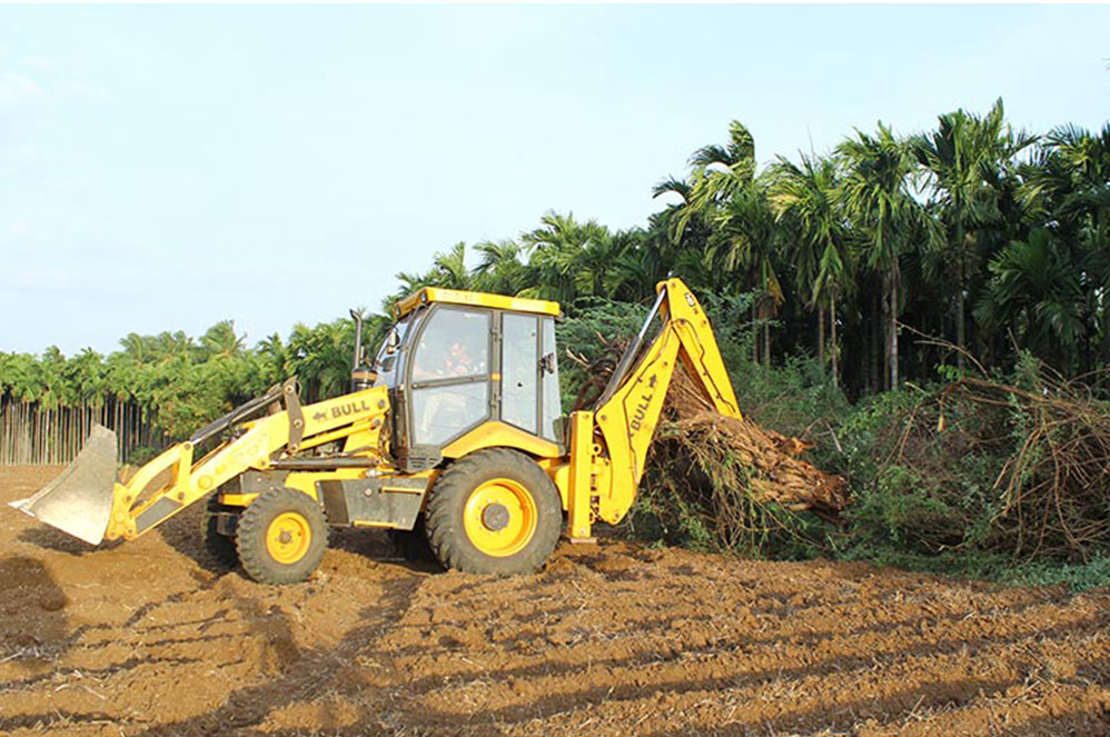 desi-machines-backhoe-loader-bull-hd76-2wd-3