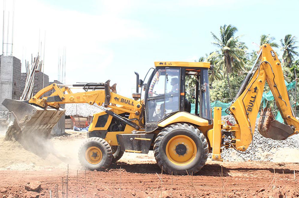 desi-machines-backhoe-loader-bull-hd76-2wd-5