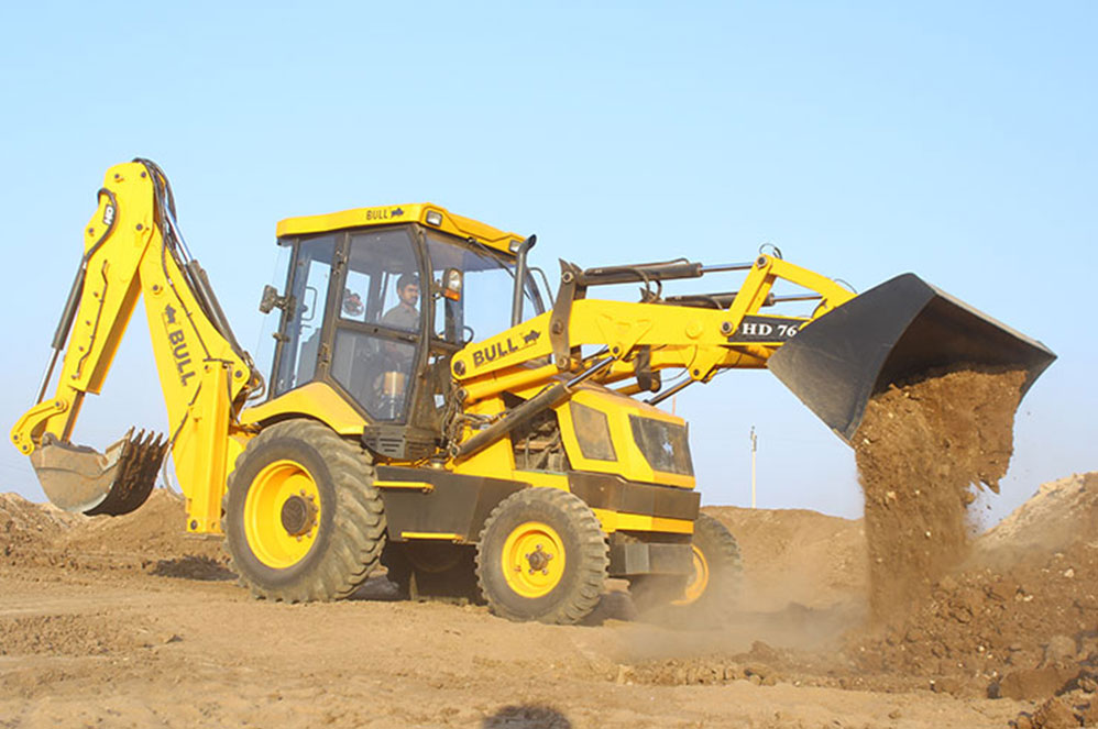 desi-machines-backhoe-loader-bull-hd76-2wd-6