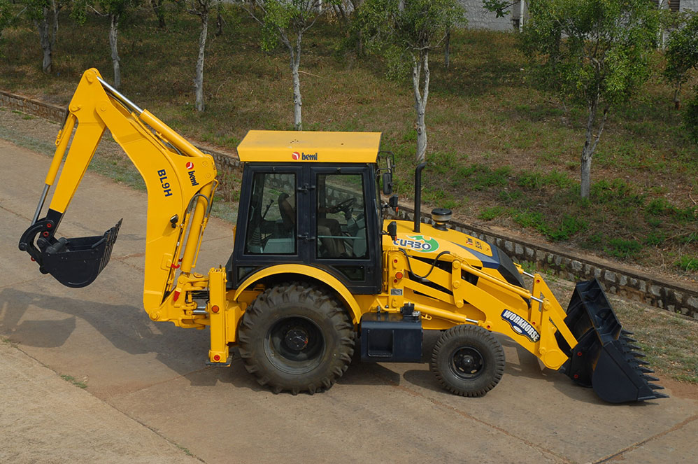 desi-machines-backhoe-loader-beml-bl9h-1