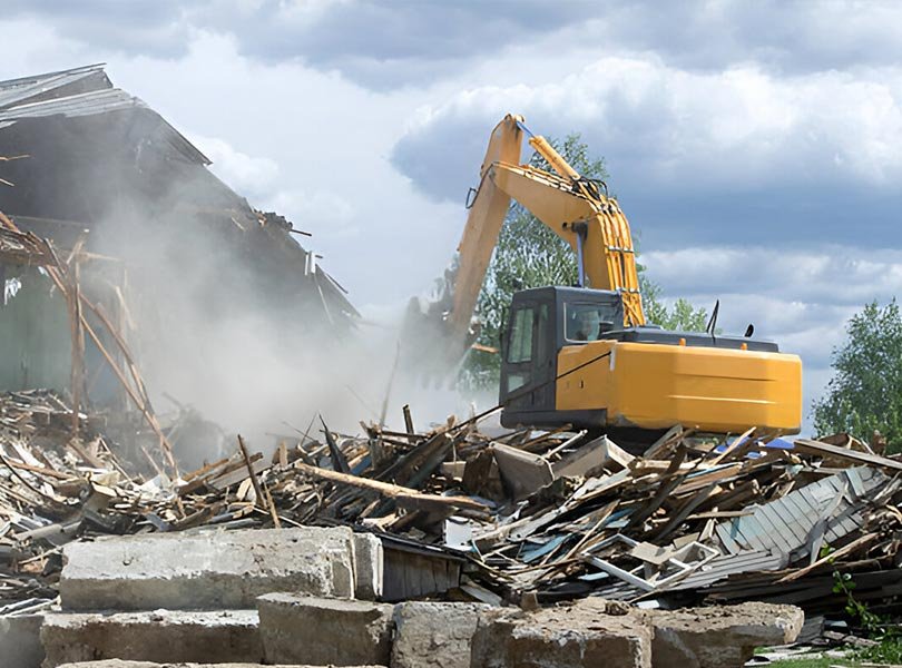 Heavy Duty excavator demolition