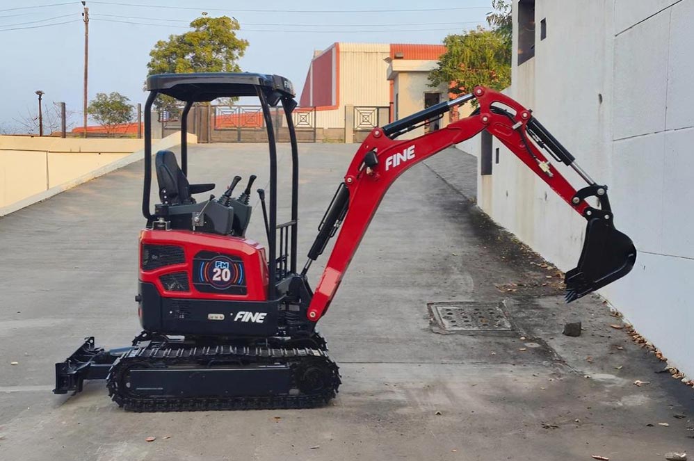 desi-machines-mini-excavator-fine-fm20-1