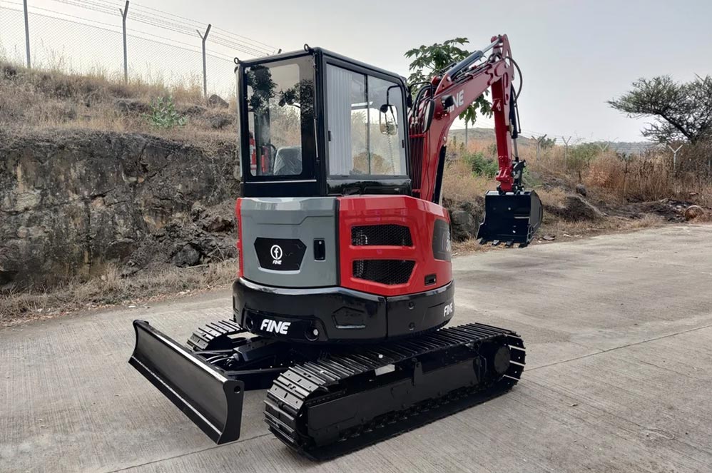 desi-machines-mini-excavator-fine-fm38-1