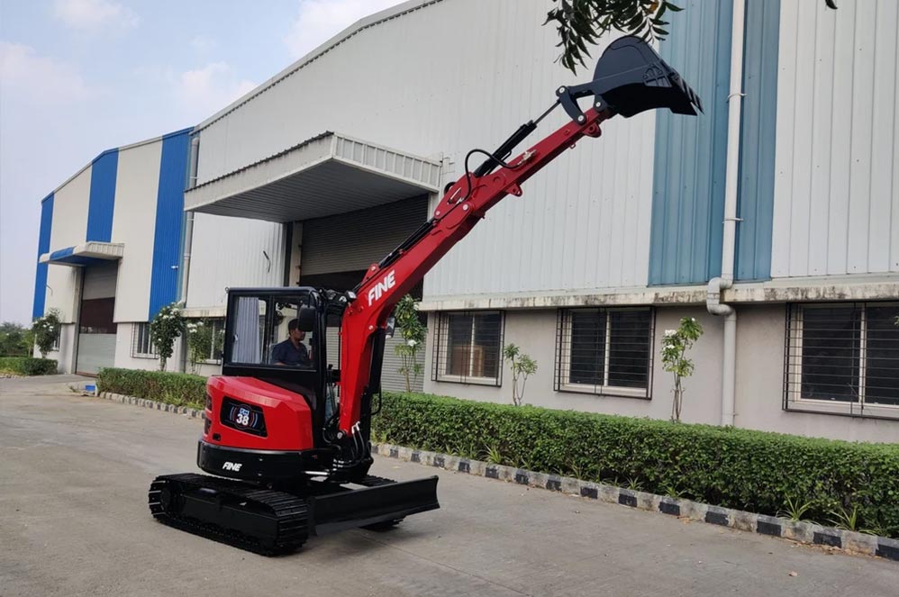 desi-machines-mini-excavator-fine-fm38-2