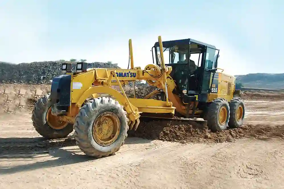 desi-machines-motor-grader-komatsu-gd555-featured.jpg (1)