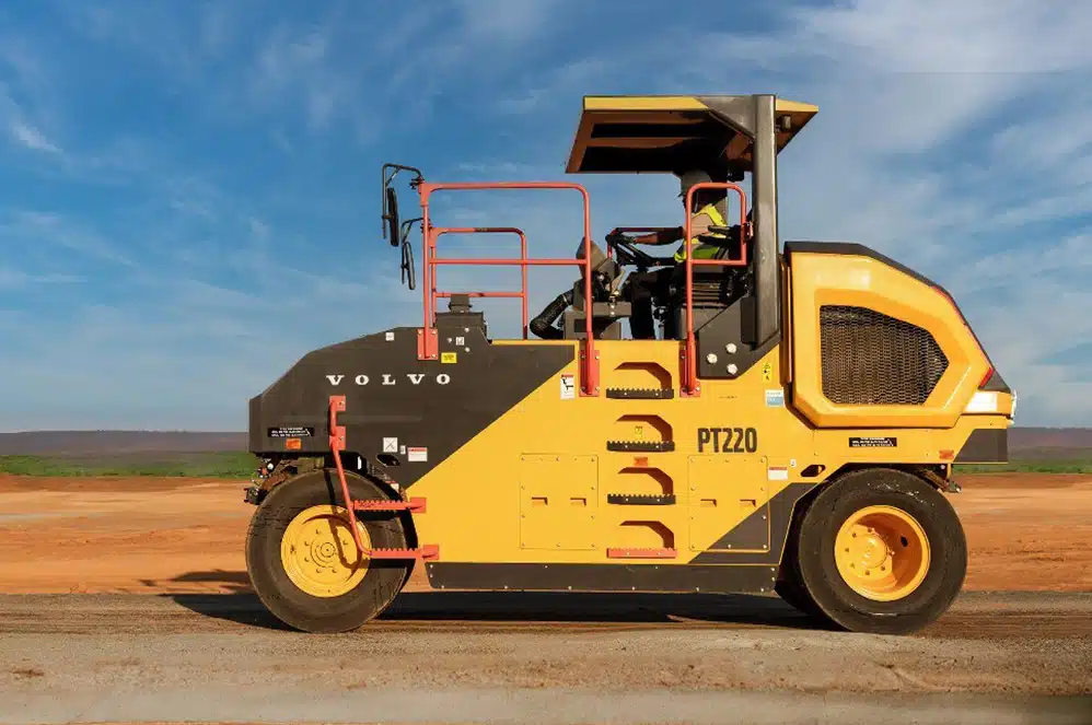 Volvo PT220 Pneumatic Tyred Roller Compactor | Desi Machines