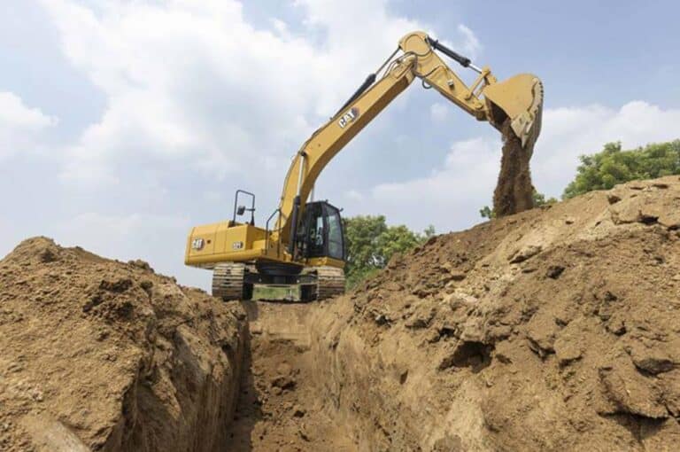 CAT 21-ton Excavator